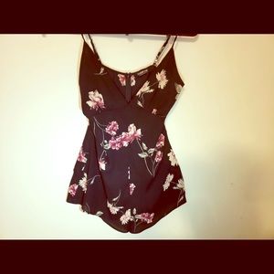 Floral Romper - NEW 🌺